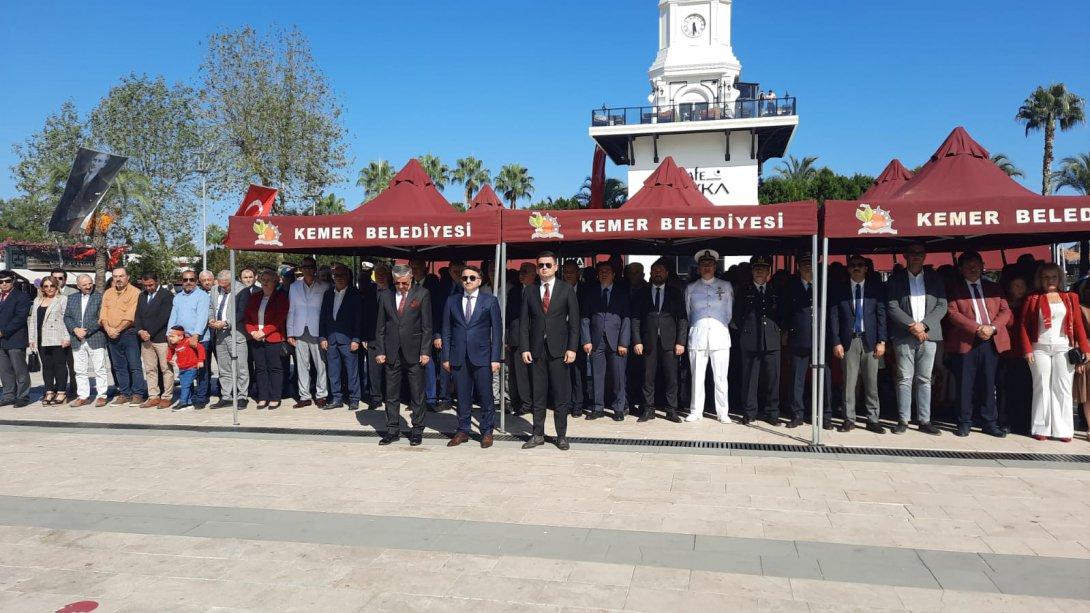 29 Ekim Cumhuriyet Bayramı Çelenk Sunma Töreni İlçemiz Cumhuriyet Meydanı'nda Gerçekleştirildi. 