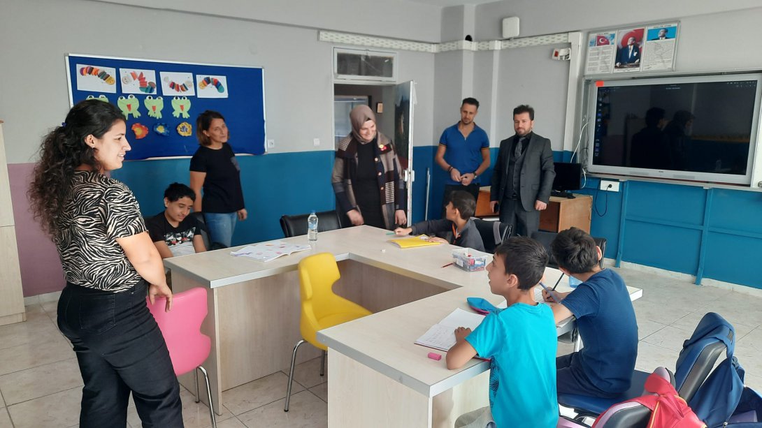 İlçe Milli Eğitim Müdürümüz Sn Semra BEKAR, Hakkı Saygan Hacı Hafize Saygan-3 Ortaokulu'nu Ziyaret Etti