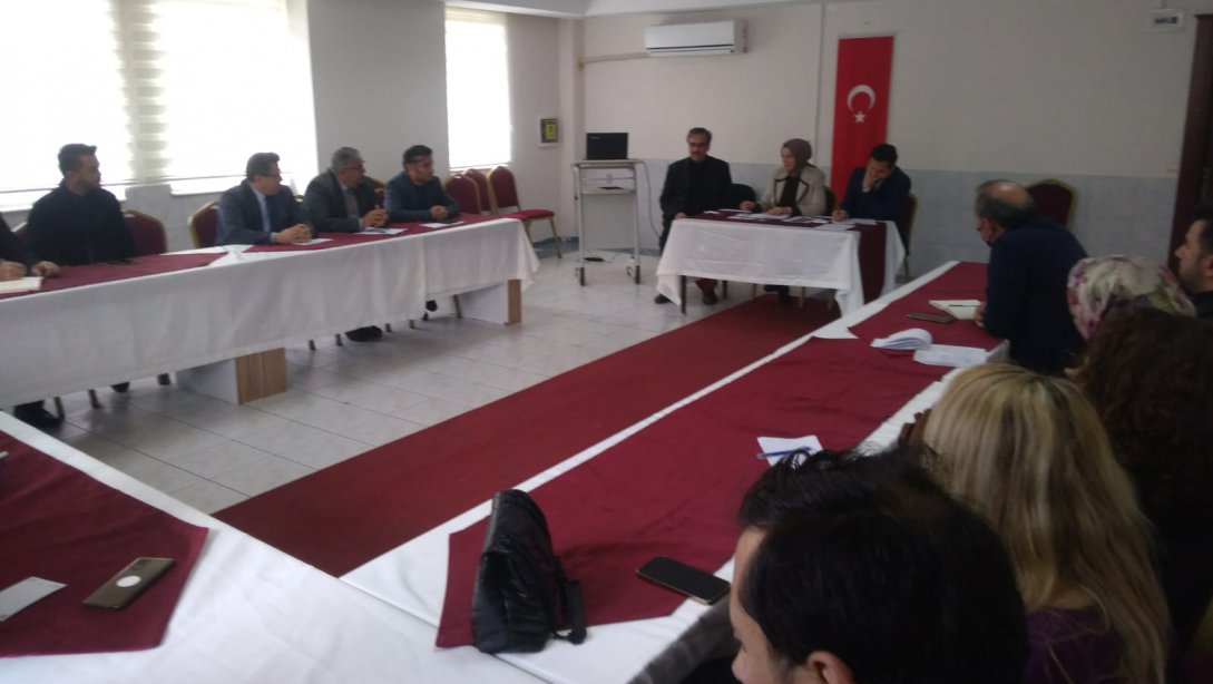 Müdürlüğümüz Toplantı Salonunda Okul Müdürleri ile Toplantı Gerçekleştirildi.