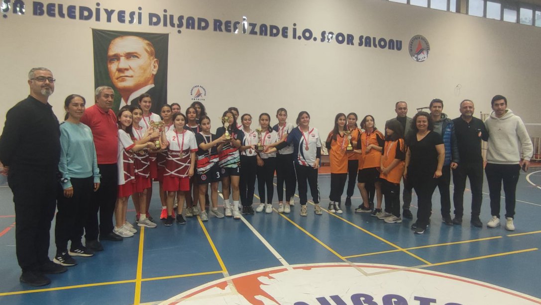 İlçemiz Hakkı Saygan Hacı Hafize Saygan-3 Ortaokulu ve Arslanbucak Ortaokulu Badminton Spor Dalında İl Derecesi Kazandı